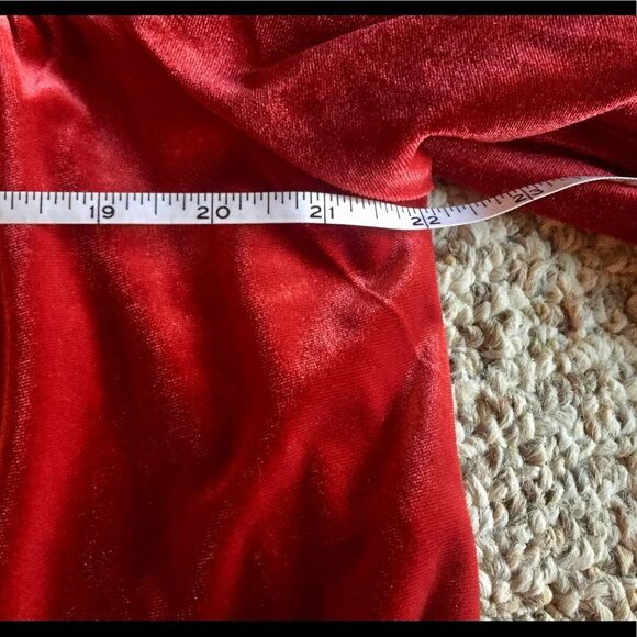 Beautiful velvet red top - Picture 3 of 3